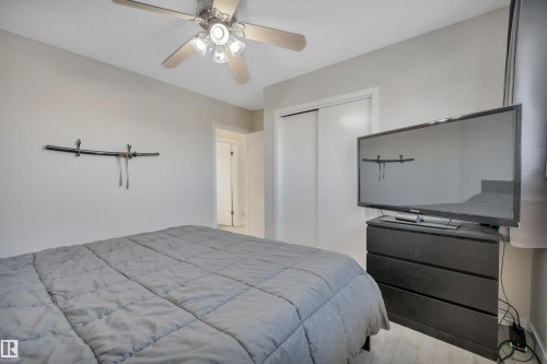 4805 48 Avenue, Wetaskiwin, AB - Indoor Photo Showing Bedroom