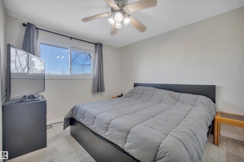 4805 48 Avenue, Wetaskiwin, AB - Indoor Photo Showing Bedroom