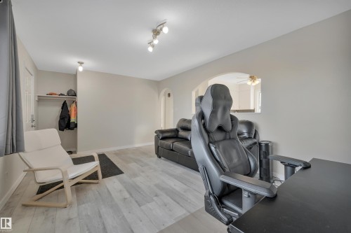 4805 48 Avenue, Wetaskiwin, AB - Indoor Photo Showing Gym Room