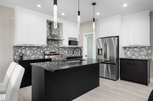 23 Hunter Place, Spruce Grove, AB - Indoor Photo Showing Kitchen With Upgraded Kitchen