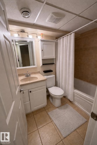 7910 75 Street, Edmonton, AB - Indoor Photo Showing Bathroom