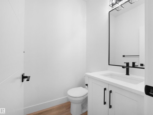 788 Cy Becker Drive, Edmonton, AB - Indoor Photo Showing Bathroom