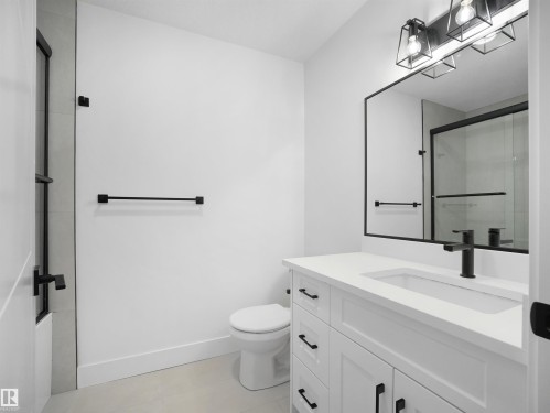 788 Cy Becker Drive, Edmonton, AB - Indoor Photo Showing Bathroom
