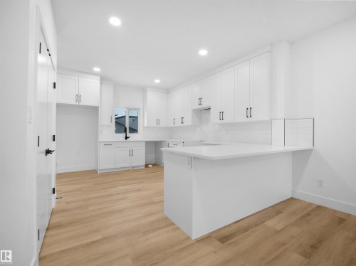 788 Cy Becker Drive, Edmonton, AB - Indoor Photo Showing Kitchen