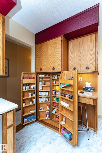 View of pantry - 2112 67 Street Nw, Edmonton, AB - Indoor