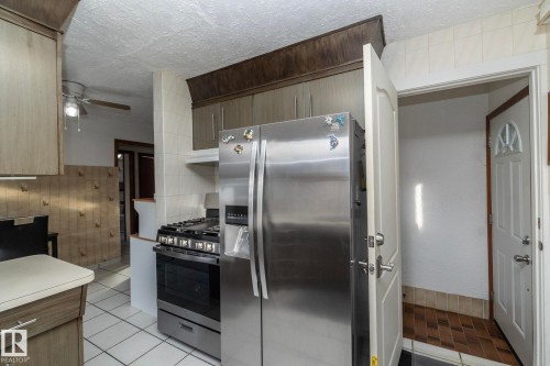 9405 110 Avenue, Edmonton, AB - Indoor Photo Showing Kitchen