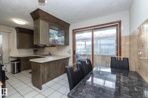 9405 110 Avenue, Edmonton, AB - Indoor