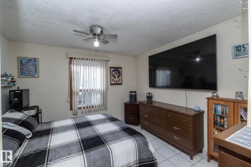 9405 110 Avenue, Edmonton, AB - Indoor Photo Showing Bedroom