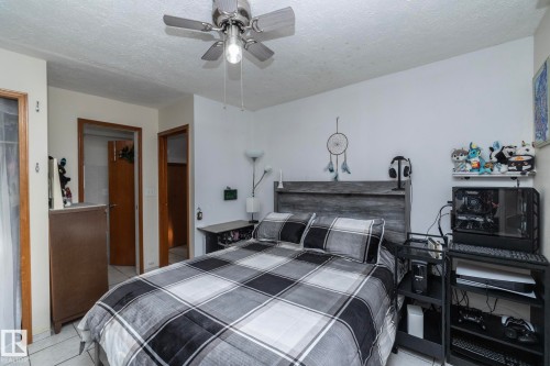 9405 110 Avenue, Edmonton, AB - Indoor Photo Showing Bedroom