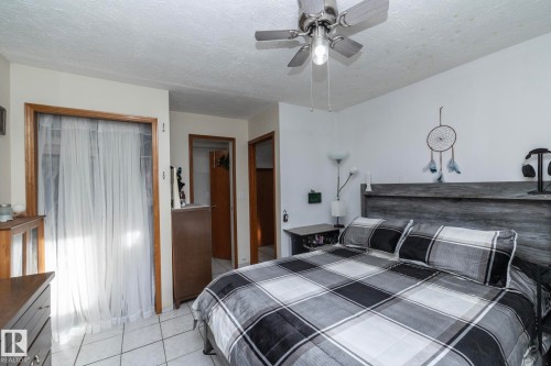 9405 110 Avenue, Edmonton, AB - Indoor Photo Showing Bedroom