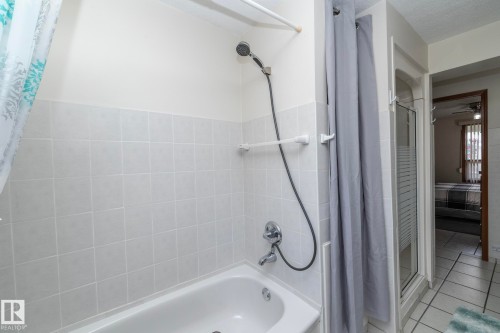 9405 110 Avenue, Edmonton, AB - Indoor Photo Showing Bathroom