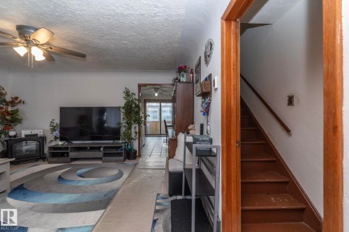 9405 110 Avenue, Edmonton, AB - Indoor