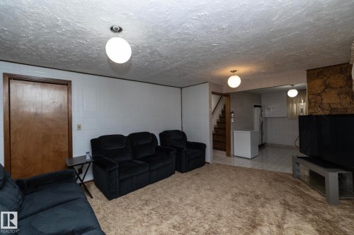 9405 110 Avenue, Edmonton, AB - Indoor