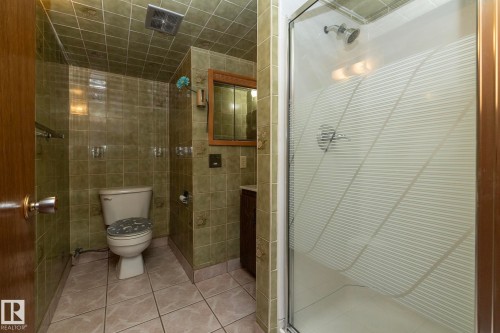 9405 110 Avenue, Edmonton, AB - Indoor Photo Showing Bathroom
