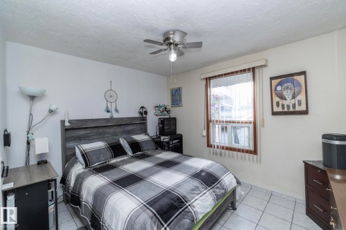 9405 110 Avenue, Edmonton, AB - Indoor Photo Showing Bedroom