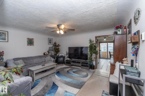 9405 110 Avenue, Edmonton, AB - Indoor Photo Showing Living Room