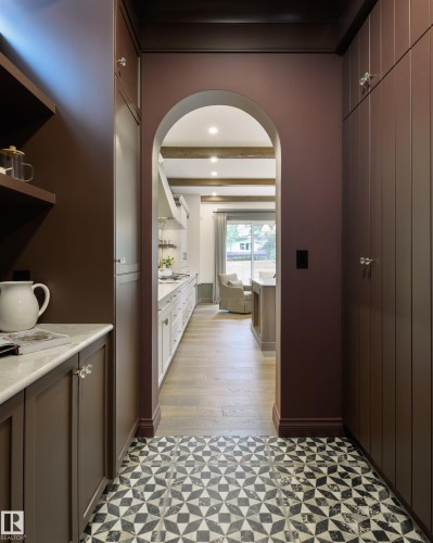 10805 60 Avenue, Edmonton, AB - Indoor