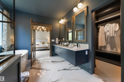 10805 60 Avenue, Edmonton, AB - Indoor Photo Showing Bathroom