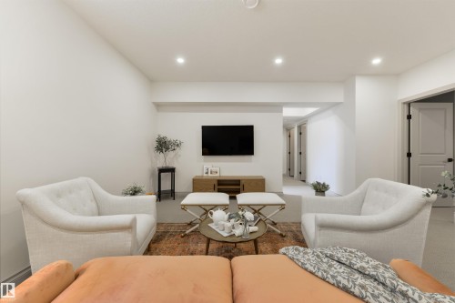 10805 60 Avenue, Edmonton, AB - Indoor Photo Showing Living Room
