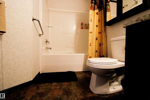 2971 Townsite Crescent, Calling Lake, AB - Indoor Photo Showing Bathroom