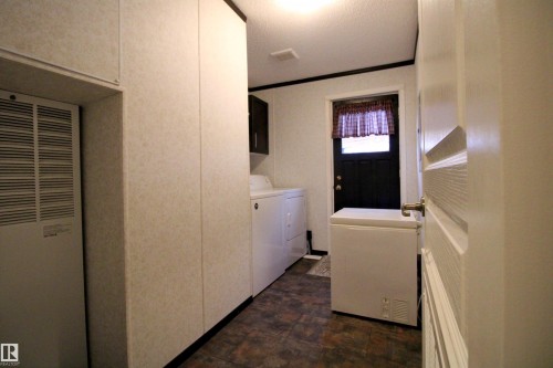 2971 Townsite Crescent, Calling Lake, AB - Indoor Photo Showing Laundry Room