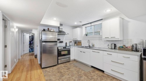 8911 83 Avenue, Edmonton, AB - Indoor Photo Showing Kitchen With Upgraded Kitchen
