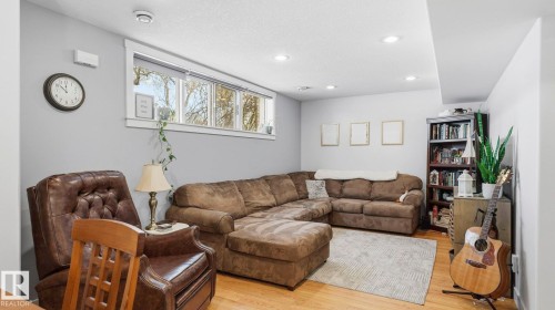8911 83 Avenue, Edmonton, AB - Indoor Photo Showing Living Room