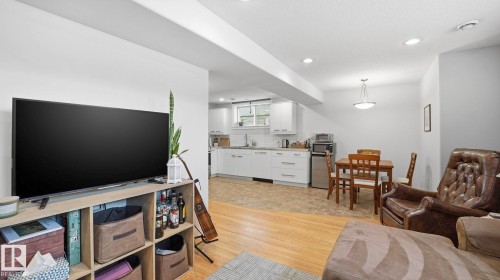 8911 83 Avenue, Edmonton, AB - Indoor