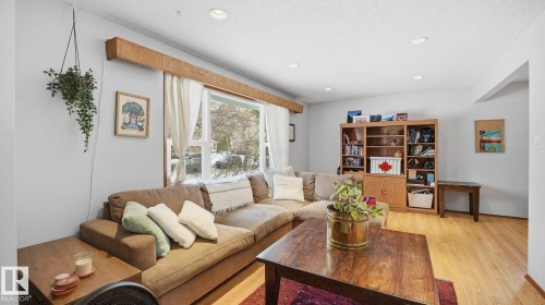 8911 83 Avenue, Edmonton, AB - Indoor Photo Showing Living Room