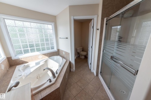 13527 158 Avenue, Edmonton, AB - Indoor Photo Showing Bathroom