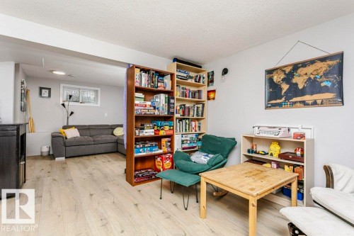 9020 152 Street, Edmonton, AB - Indoor