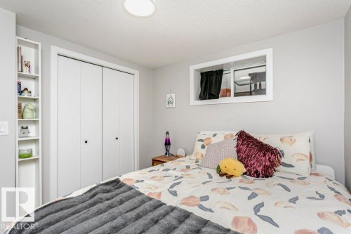 9020 152 Street, Edmonton, AB - Indoor Photo Showing Bedroom