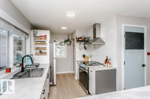 9020 152 Street, Edmonton, AB - Indoor Photo Showing Kitchen