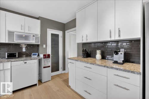 4107 111A Street, Edmonton, AB - Indoor Photo Showing Kitchen