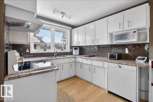 4107 111A Street, Edmonton, AB - Indoor Photo Showing Kitchen