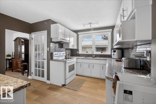 4107 111A Street, Edmonton, AB - Indoor Photo Showing Kitchen
