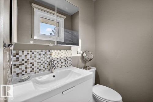 4107 111A Street, Edmonton, AB - Indoor Photo Showing Bathroom