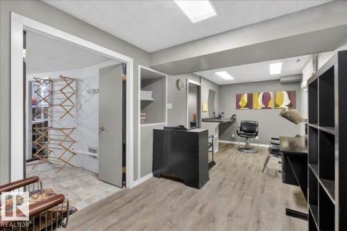 4107 111A Street, Edmonton, AB - Indoor