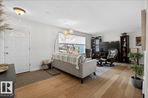 4107 111A Street, Edmonton, AB - Indoor