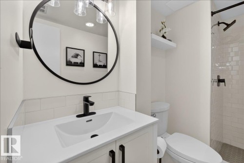 4107 111A Street, Edmonton, AB - Indoor Photo Showing Bathroom