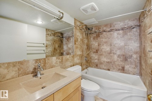 9835 113 Street, Edmonton, AB - Indoor Photo Showing Bathroom