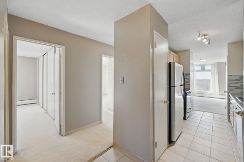 9835 113 Street, Edmonton, AB - Indoor Photo Showing Kitchen