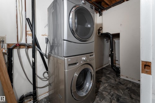 3419 48 Street, Edmonton, AB - Indoor Photo Showing Laundry Room