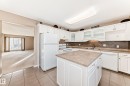 4 2419 133 Avenue, Edmonton, AB  - Indoor Photo Showing Kitchen 