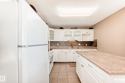 4 2419 133 Avenue, Edmonton, AB - Indoor Photo Showing Kitchen With Double Sink