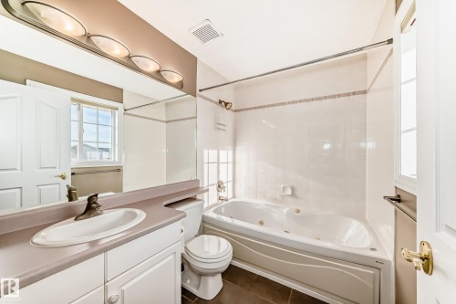 4 2419 133 Avenue, Edmonton, AB - Indoor Photo Showing Bathroom