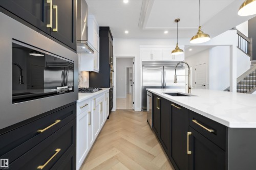 94 Chelles Wynd, St. Albert, AB - Indoor Photo Showing Kitchen With Upgraded Kitchen