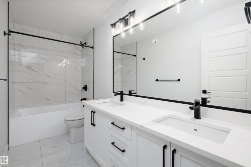 94 Chelles Wynd, St. Albert, AB - Indoor Photo Showing Bathroom