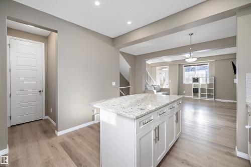 18 2072 Wonnacott Way, Edmonton, AB - Indoor Photo Showing Kitchen