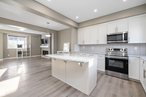 18 2072 Wonnacott Way, Edmonton, AB - Indoor Photo Showing Kitchen With Upgraded Kitchen